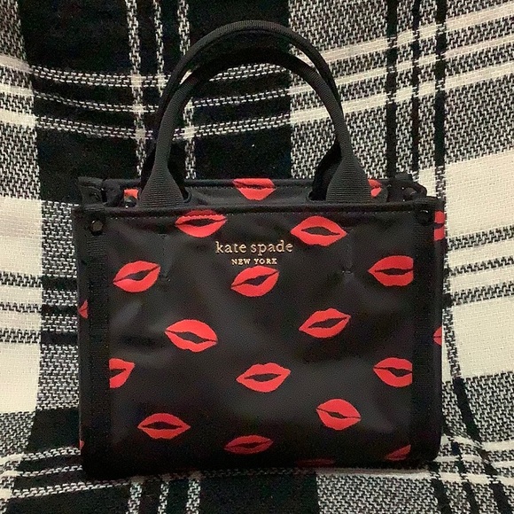 kate spade Handbags - Kate Spade lipstick kisses mini tote purse